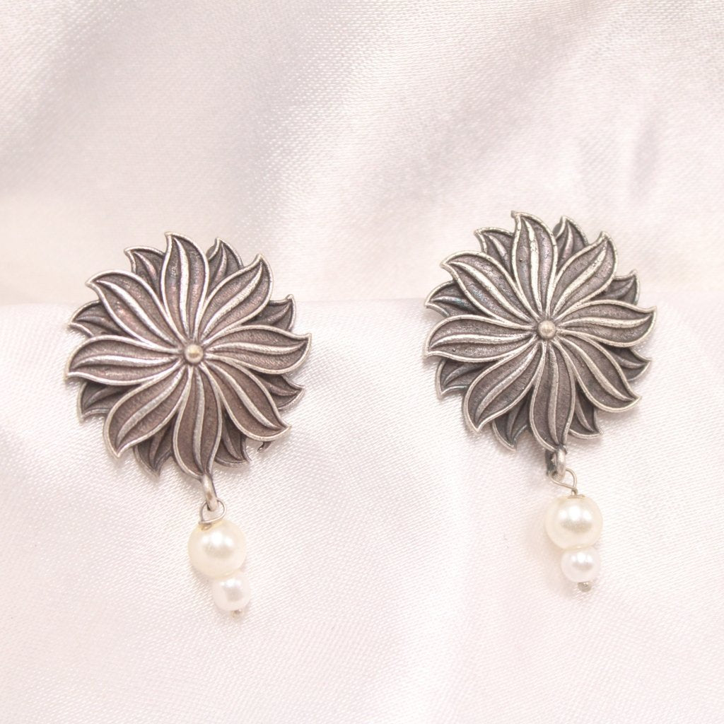 CLASSIC STAR FLOWER STUD