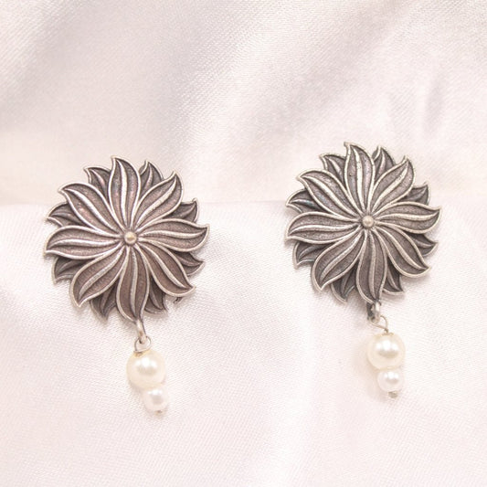 CLASSIC STAR FLOWER STUD