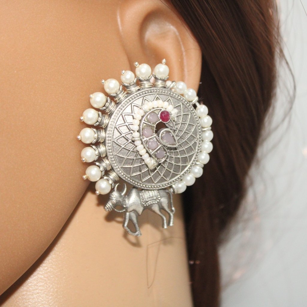 COW PATTERN BIG ROUND STUD WITH PEARLS-PINK