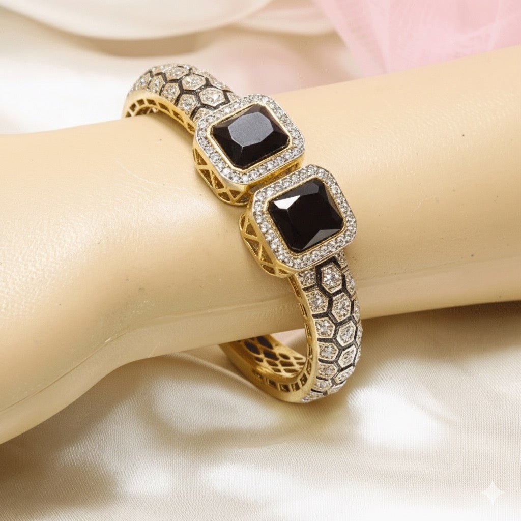 DIAMOND LOOK ALIKE BRACELET GOLDEN POLISH-BLACK