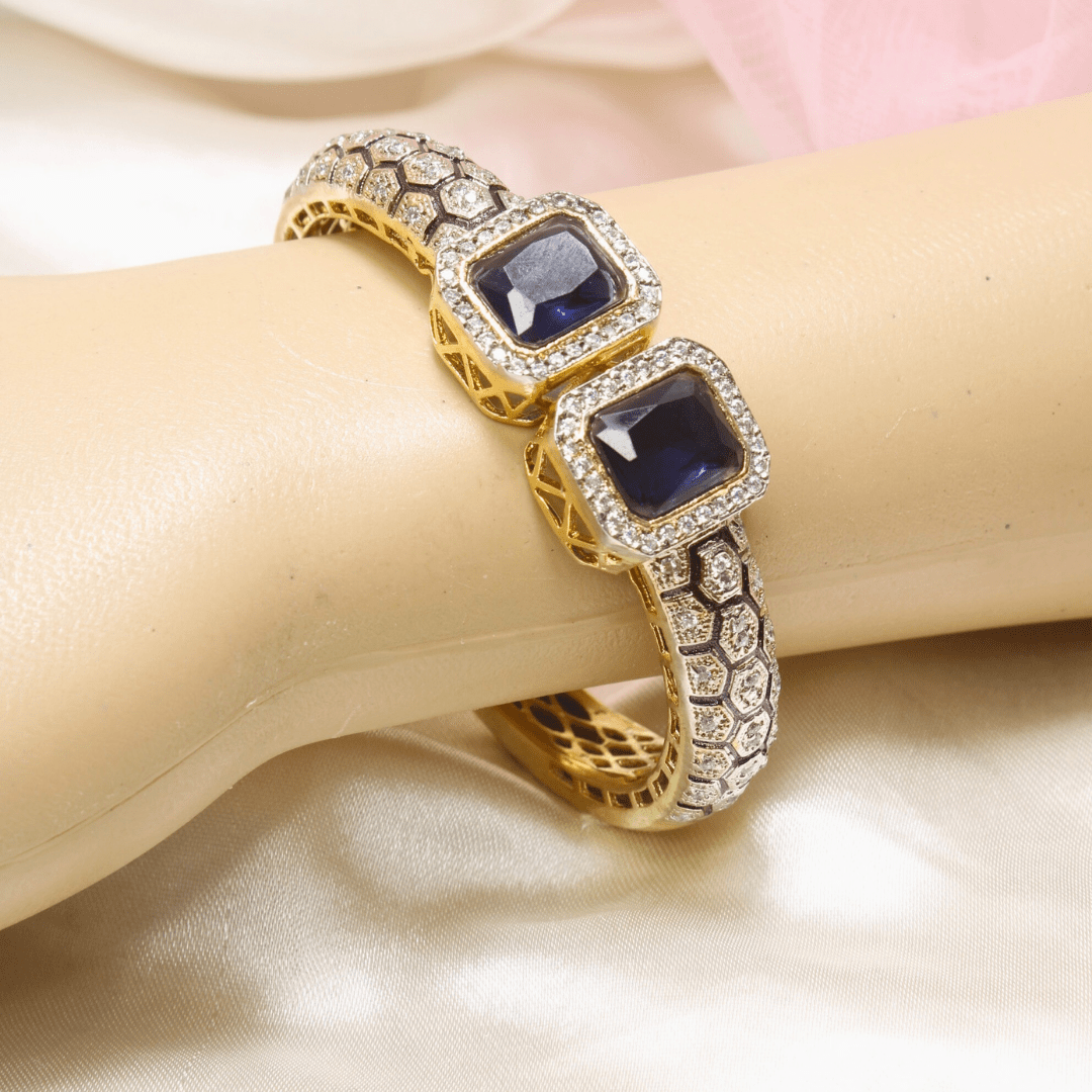 DIAMOND LOOK ALIKE BRACELET GOLDEN POLISH - BLUE