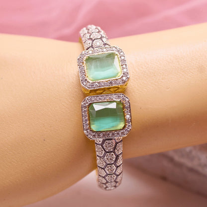 DIAMOND LOOK ALIKE BRACELET GOLDEN POLISH-MINT