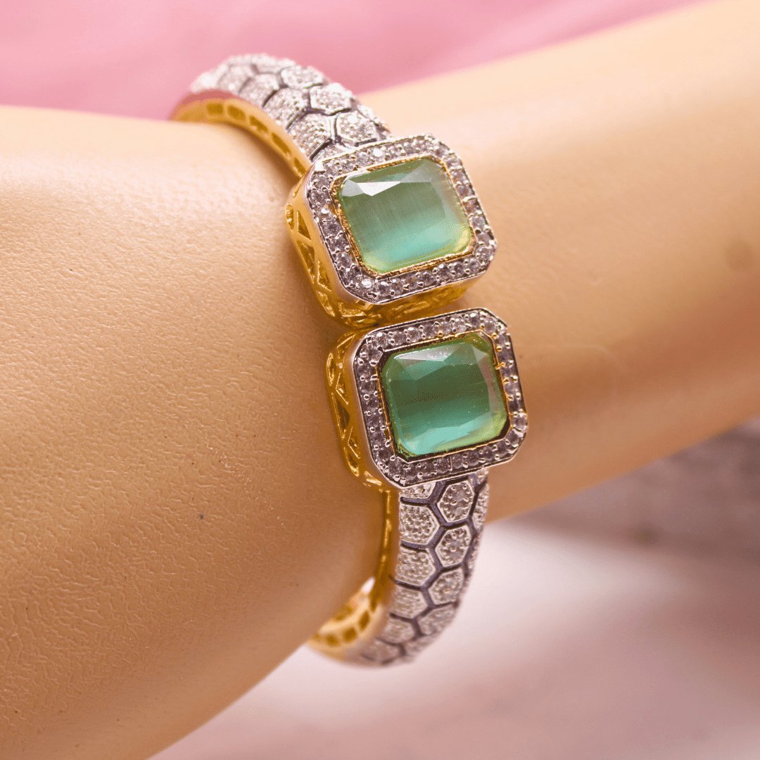 DIAMOND LOOK ALIKE BRACELET GOLDEN POLISH-MINT