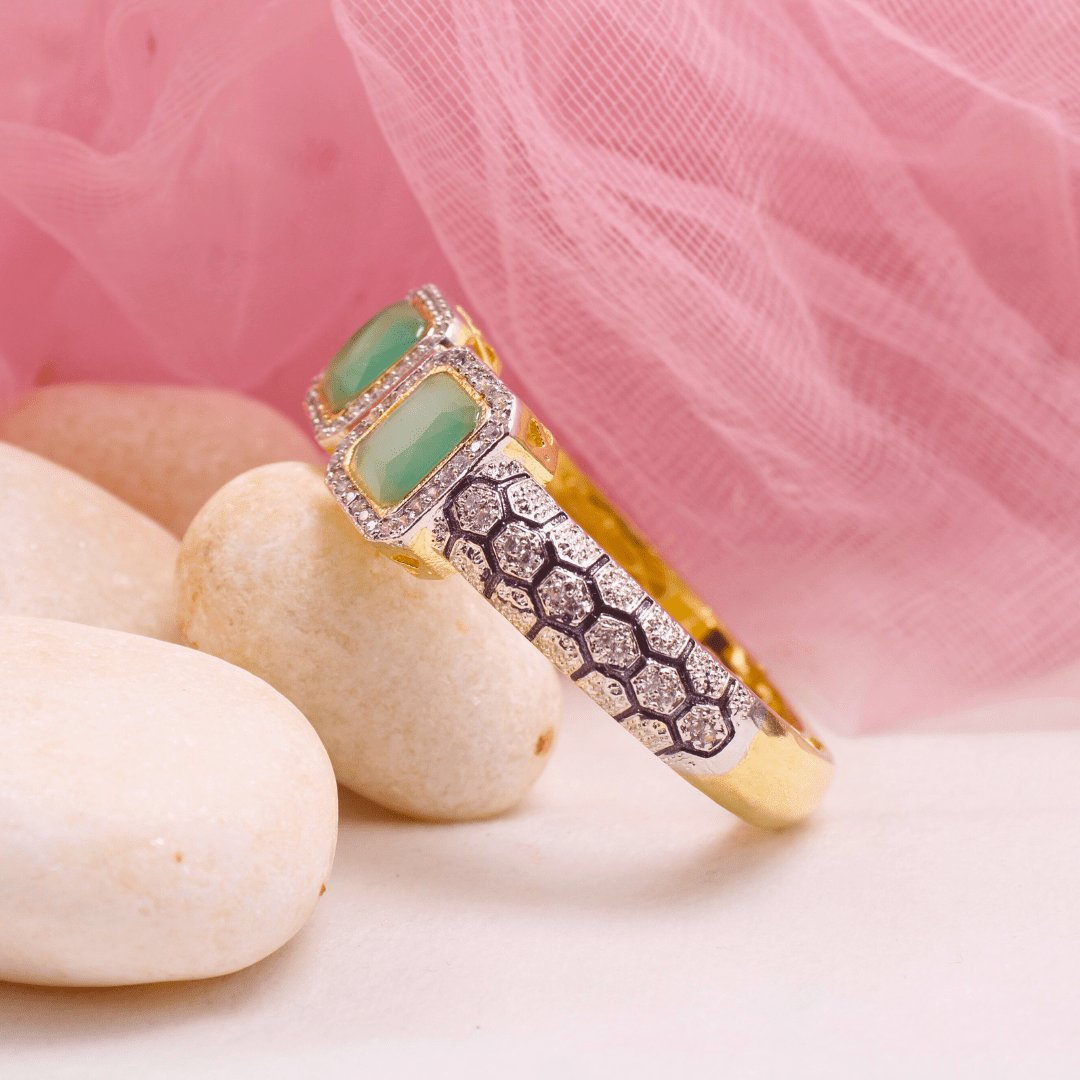 DIAMOND LOOK ALIKE BRACELET GOLDEN POLISH-MINT