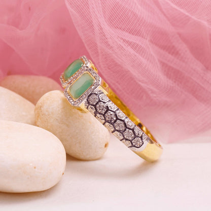 DIAMOND LOOK ALIKE BRACELET GOLDEN POLISH-MINT