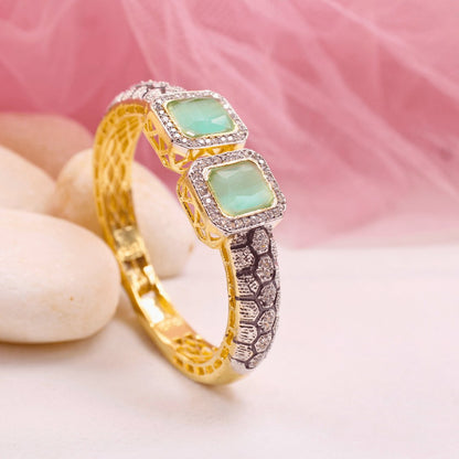 DIAMOND LOOK ALIKE BRACELET GOLDEN POLISH-MINT