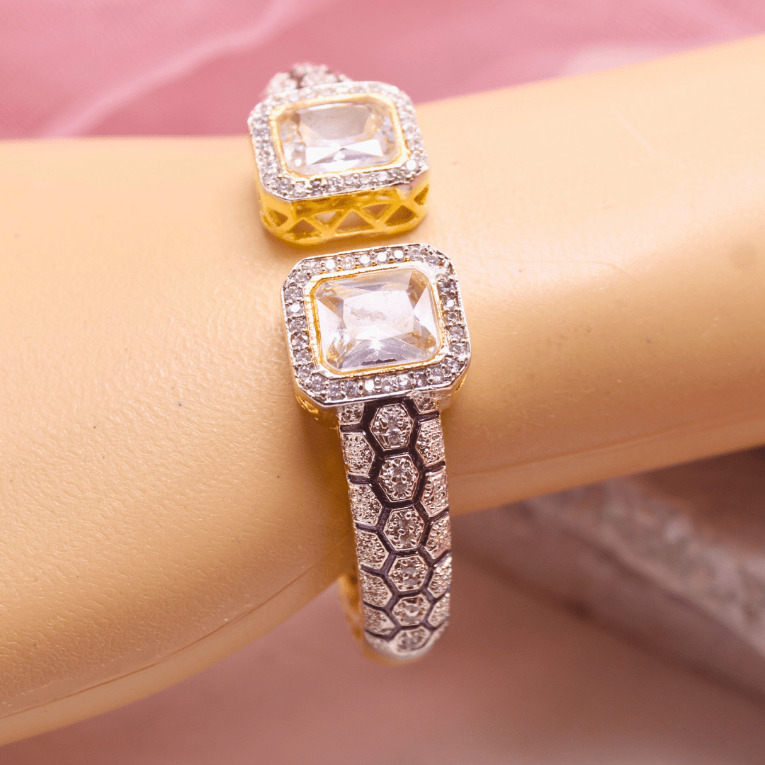 DIAMOND LOOK ALIKE BRACELET GOLDEN POLISH - TRANSPARENT KO Dr