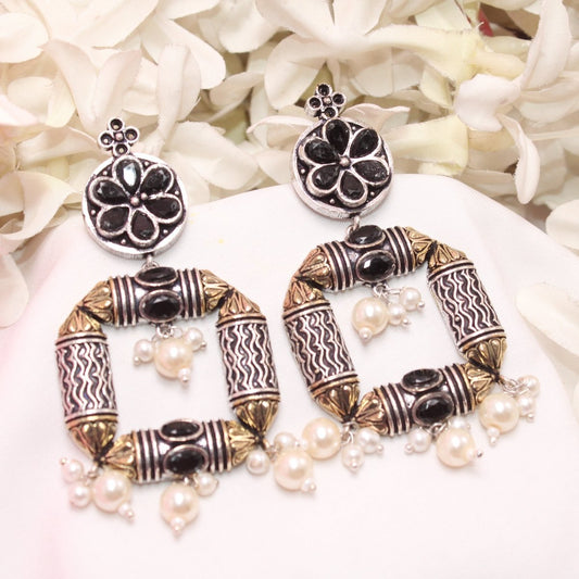 DUAL-TONE DANGEL EARRING IN LAMBAR CUSHION PATTERN- BLACK