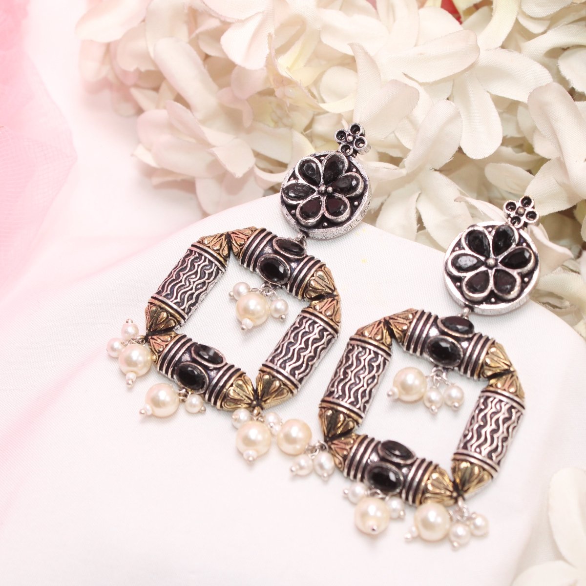 DUAL - TONE DANGEL EARRING IN LAMBAR CUSHION PATTERN - BLACK