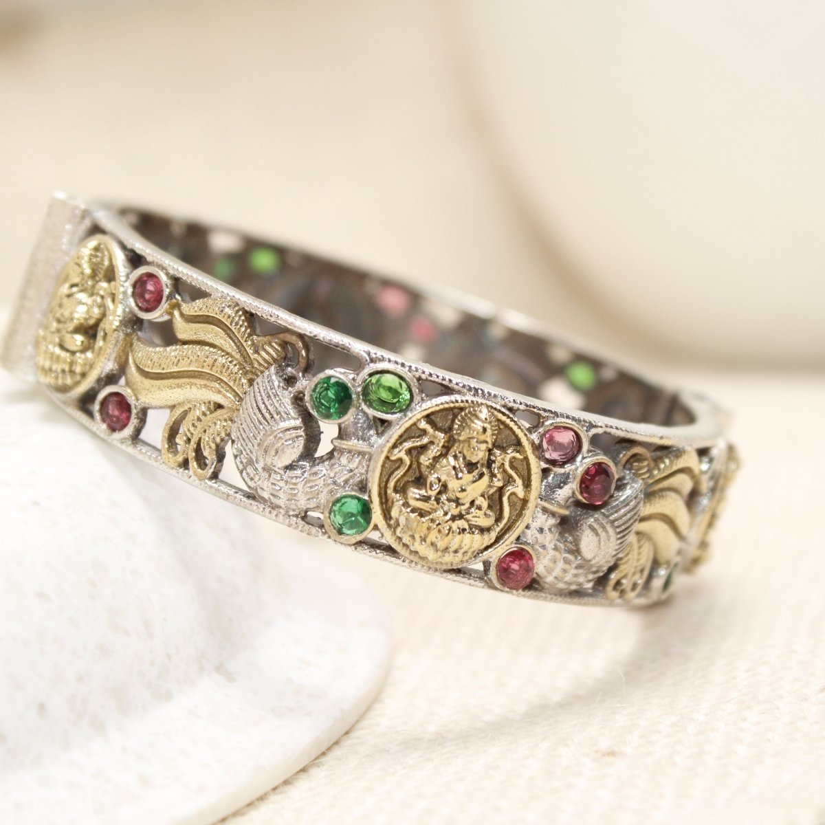 DUAL-TONE ROUND LAXMI MOR KADA-MAROON & GREEN