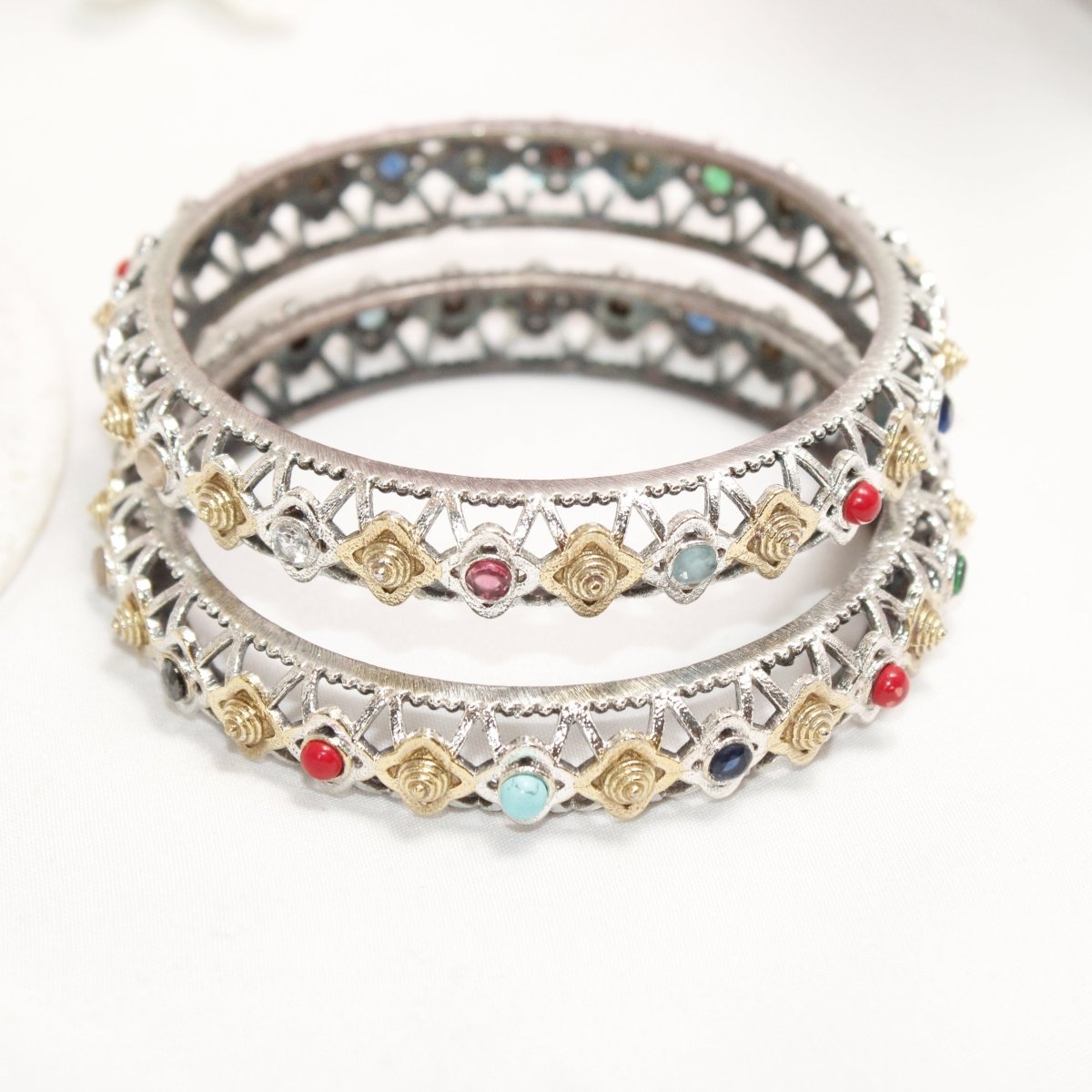 DUAL-TONE TRIKON JAALI RAJPUTANA BANGLE PAIR-SET OF 2 BANGLES-NAVRATNA