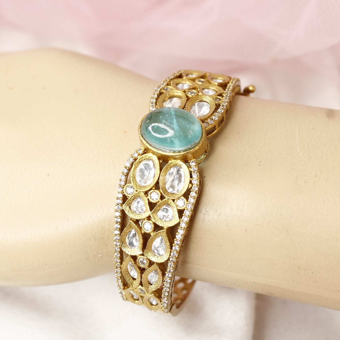 Elegant Antique Polki Kada with Sea Green Cabochon Stone