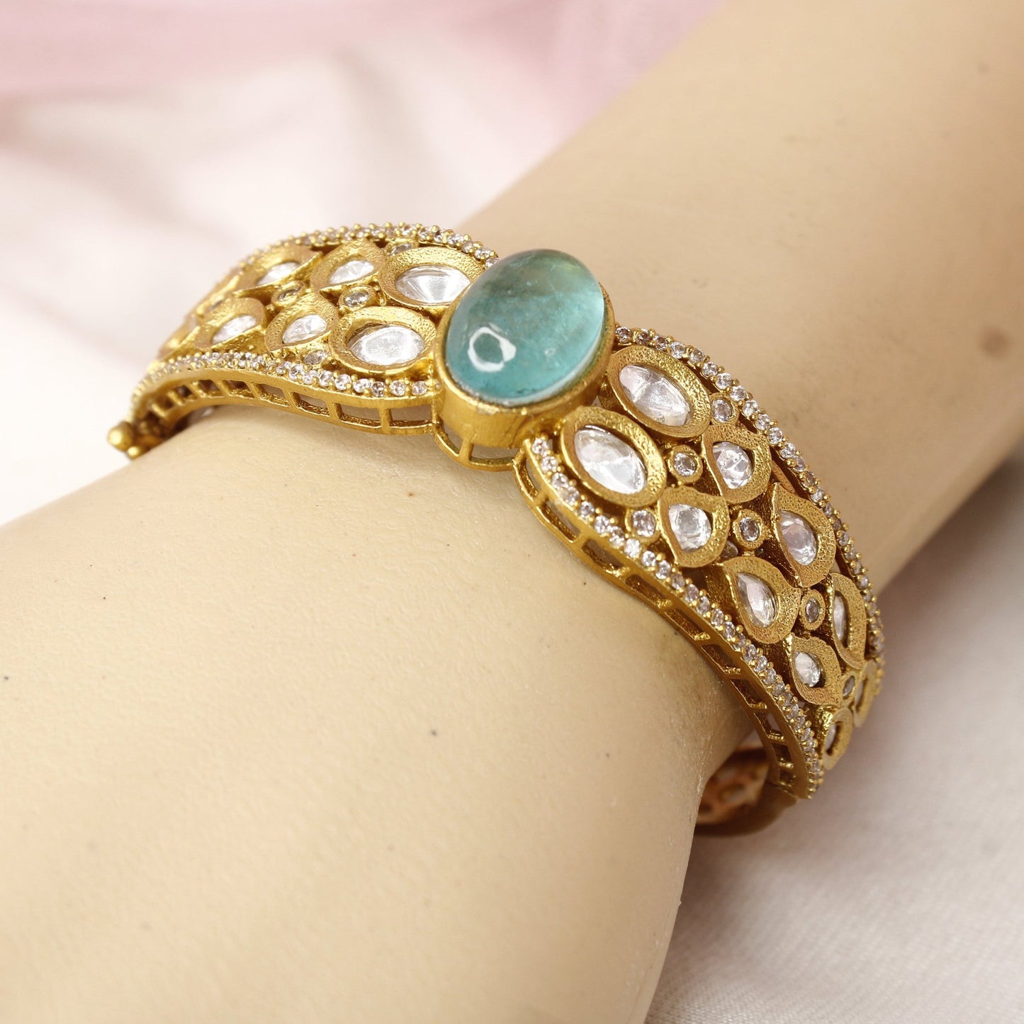 Elegant Antique Polki Kada with Sea Green Cabochon Stone