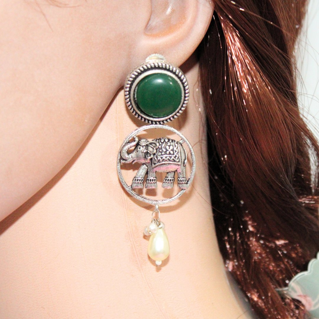ELEPHANT IN RING & MONALISA STONE EARRING - GREEN