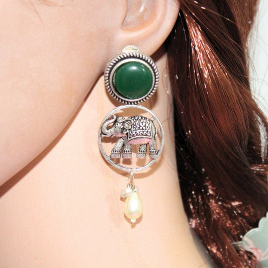 ELEPHANT IN RING & MONALISA STONE EARRING - GREEN