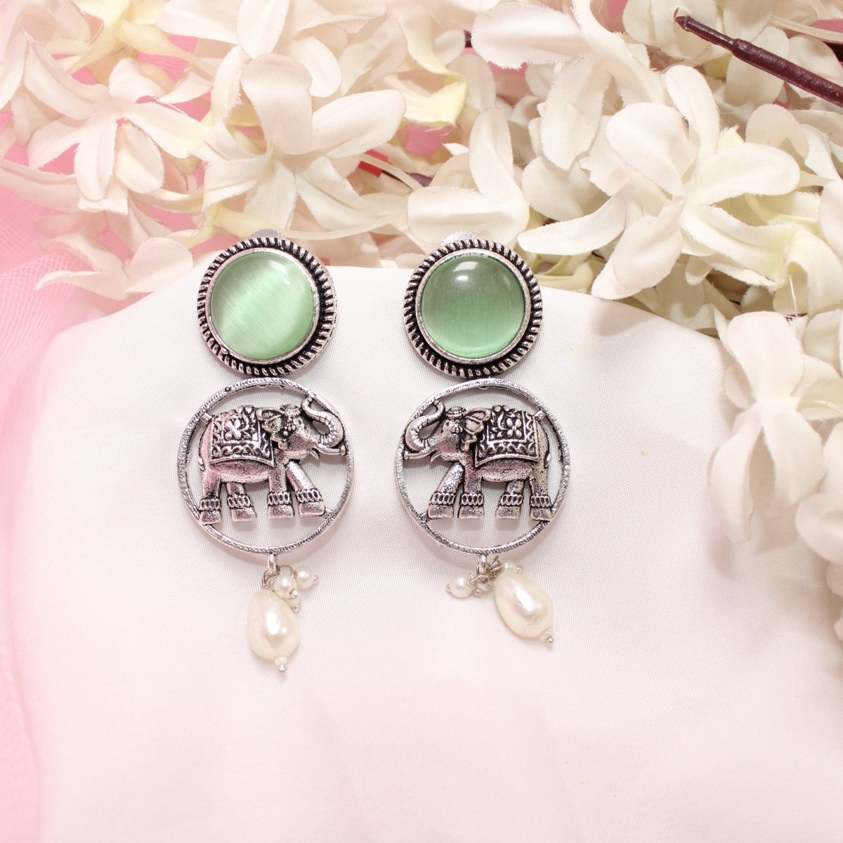 ELEPHANT IN RING & MONALISA STONE EARRING - LIGHT GREEN