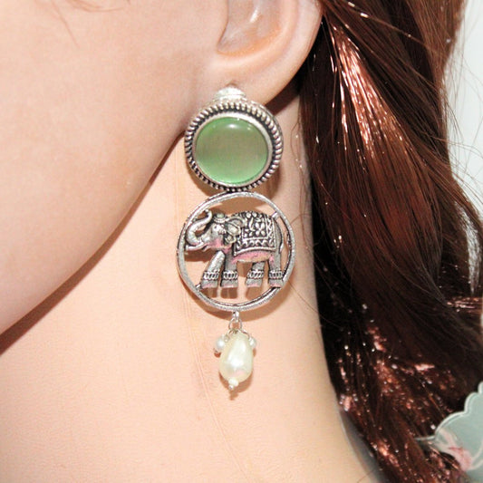 ELEPHANT IN RING & MONALISA STONE EARRING - LIGHT GREEN