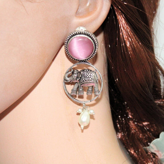 ELEPHANT IN RING & MONALISA STONE EARRING - PINK