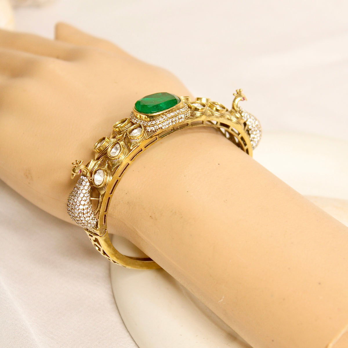Emerald Green Polki Elephant Motif Kada – product view 4