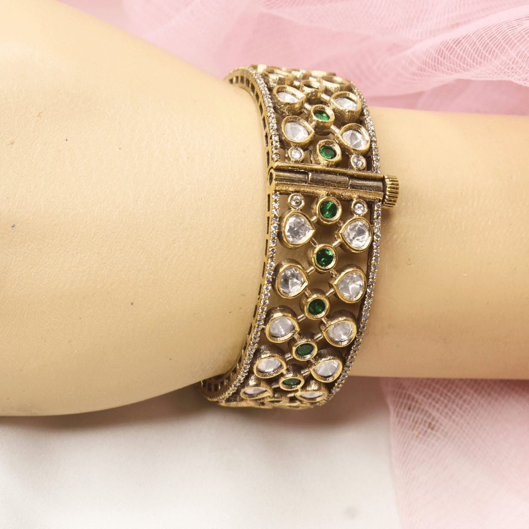 Emerald & Polki Cutwork Kada (Set of 2) – Navraee Antique Gold Cuf