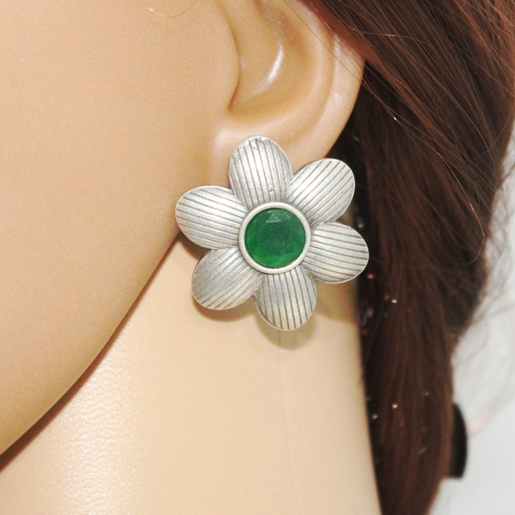 FLOWER PATTERN WITH ROUND STONE STUDS - GREEN