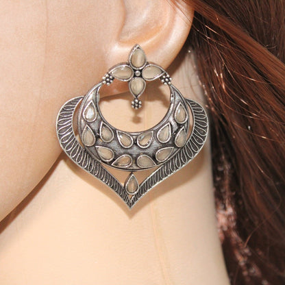 HEART & MOON PATTERN EARRINGS - BEIGE