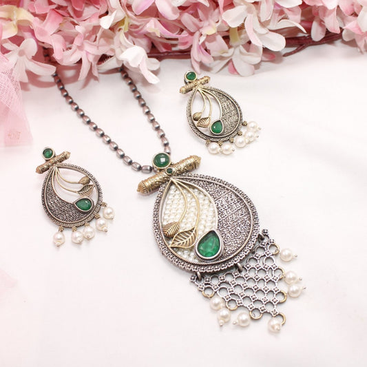 KALASH-DUAL-TONE PEARL JAALI ANTIQUE GOLDEN PENDANT SET-GREEN