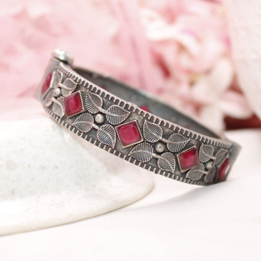 KALI - OXIDISED SILVER LOOK ALIKE KADA - RED