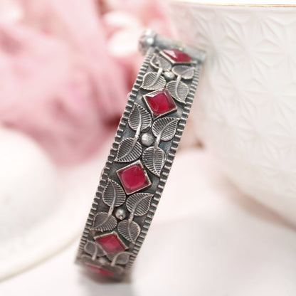KALI - OXIDISED SILVER LOOK ALIKE KADA - RED
