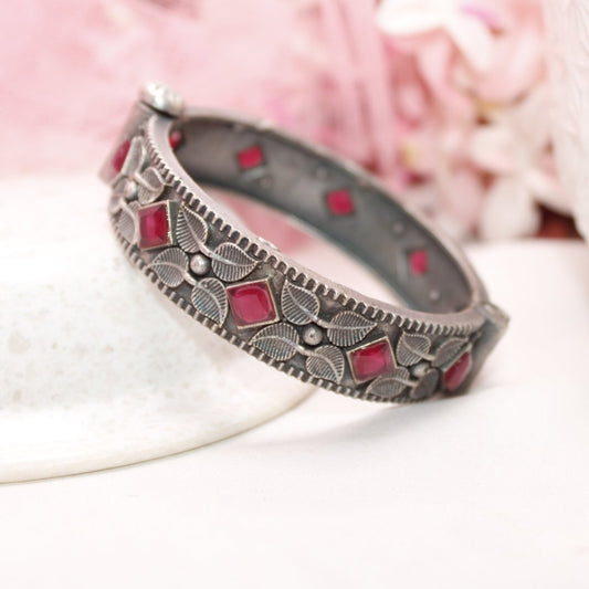 KALI - OXIDISED SILVER LOOK ALIKE KADA - RED