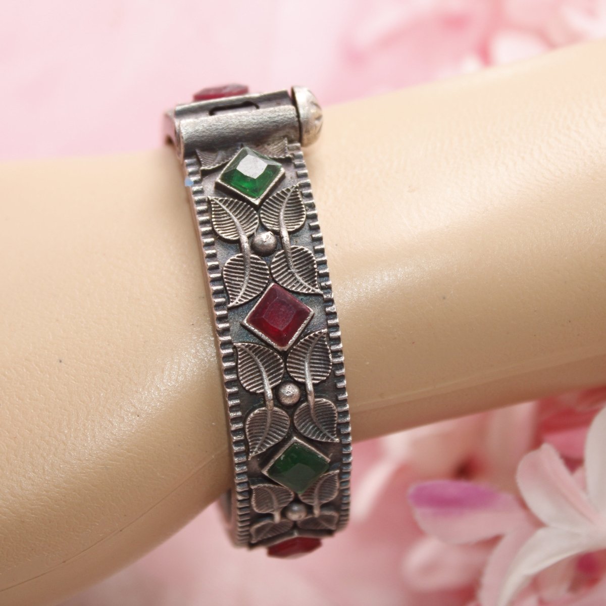 KALI - OXIDISED SILVER LOOK ALIKE KADA - RED & GREEN