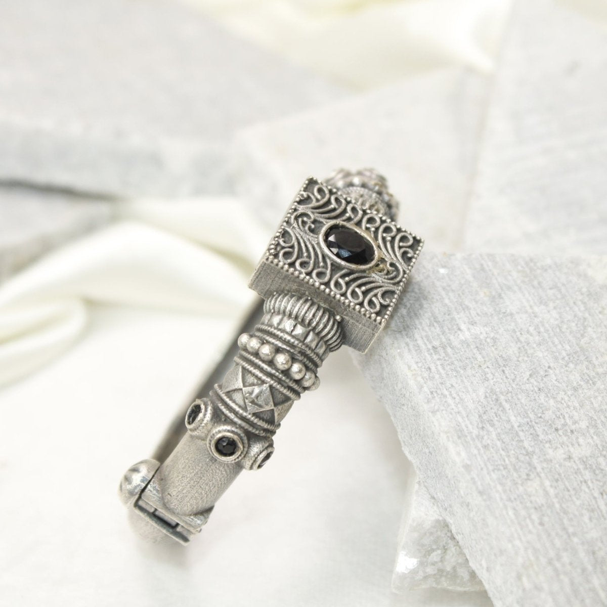 KARIGARI- ANTIQUE OXIDISED KADA-BLACK