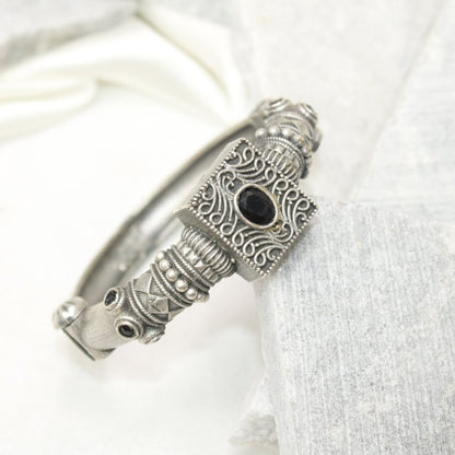 KARIGARI - ANTIQUE OXIDISED KADA - BLACK