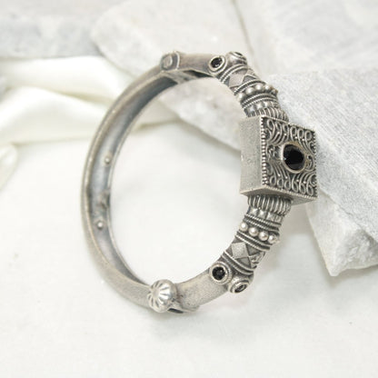KARIGARI - ANTIQUE OXIDISED KADA - BLACK