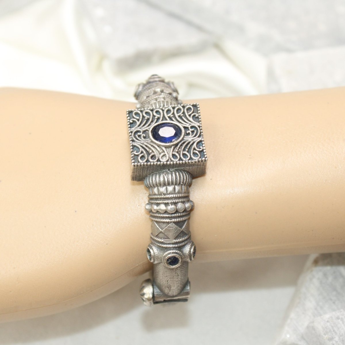 KARIGARI - ANTIQUE OXIDISED KADA - BLUE