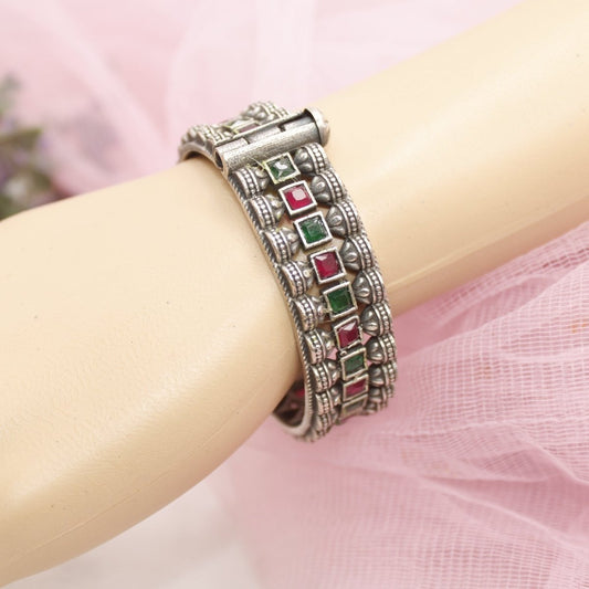 KASTURI-OXIDISED SILVER LOOK ALIKE KADA-RED & GREEN