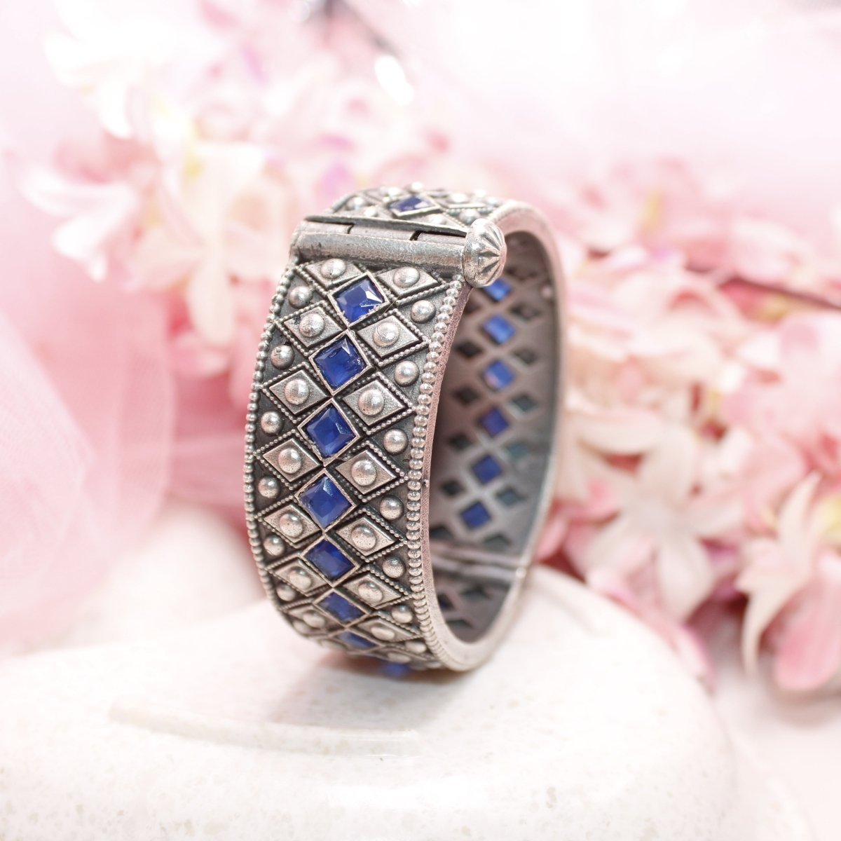 KAVERI-OXIDISED SILVER LOOK ALIKE KADA-BLUE