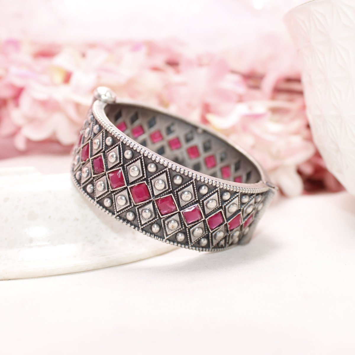 KAVERI-OXIDISED SILVER LOOK ALIKE KADA-RED