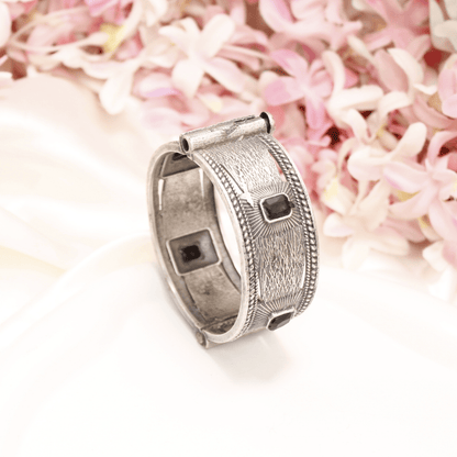 KIA - ANTIQUE SILVER LOOK ALIKE KADA - BLACK