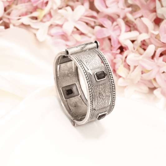 KIA - ANTIQUE SILVER LOOK ALIKE KADA - BLACK