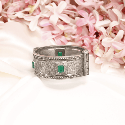 KIA - ANTIQUE SILVER LOOK ALIKE KADA - GREEN