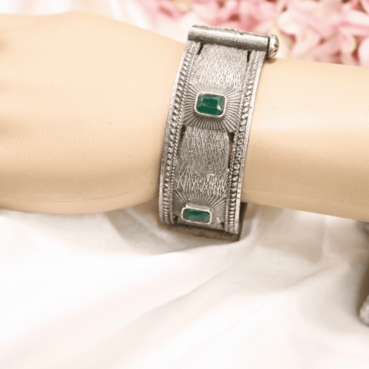 KIA - ANTIQUE SILVER LOOK ALIKE KADA - GREEN
