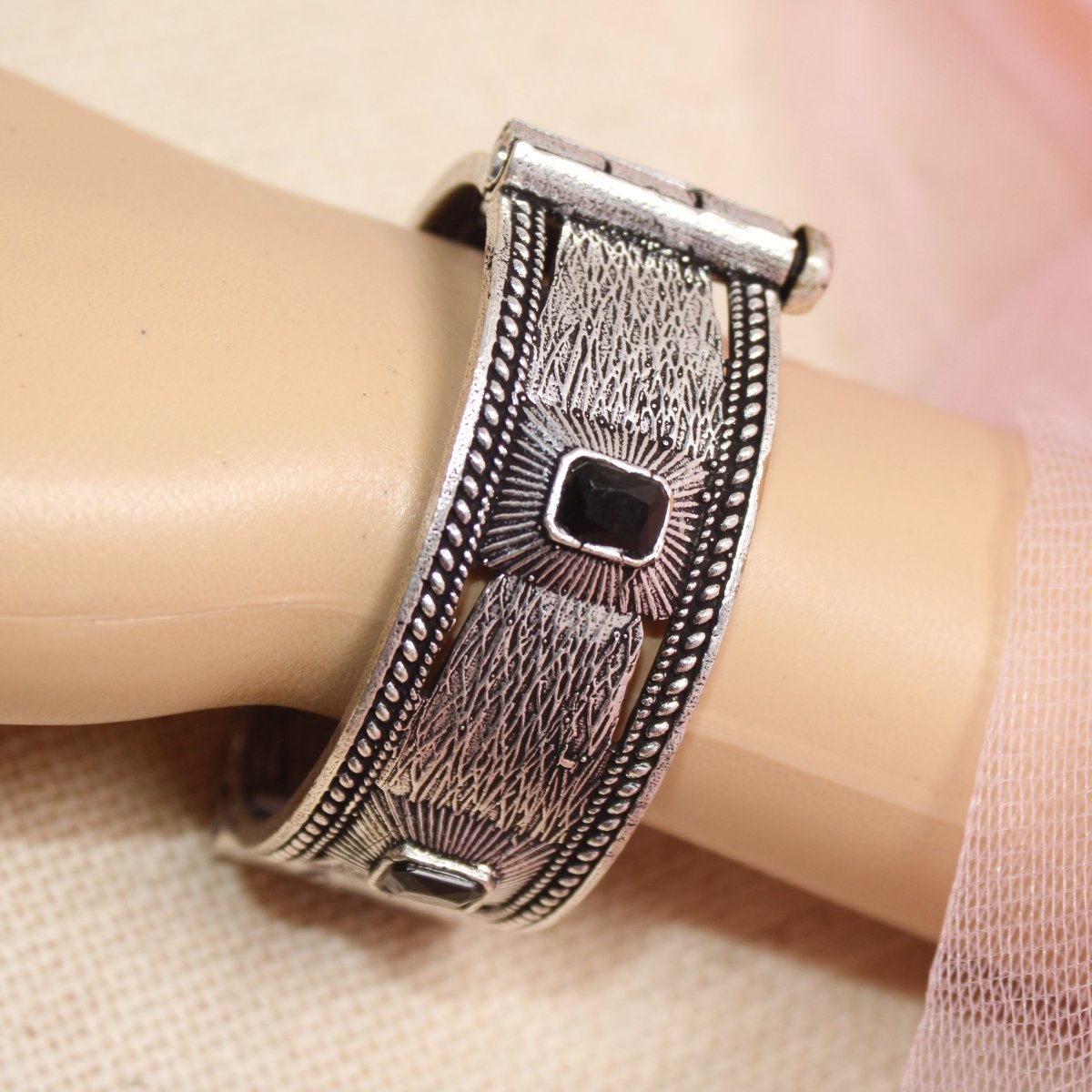 KIA - OXIDISED SILVER LOOK ALIKE KADA - BLACK