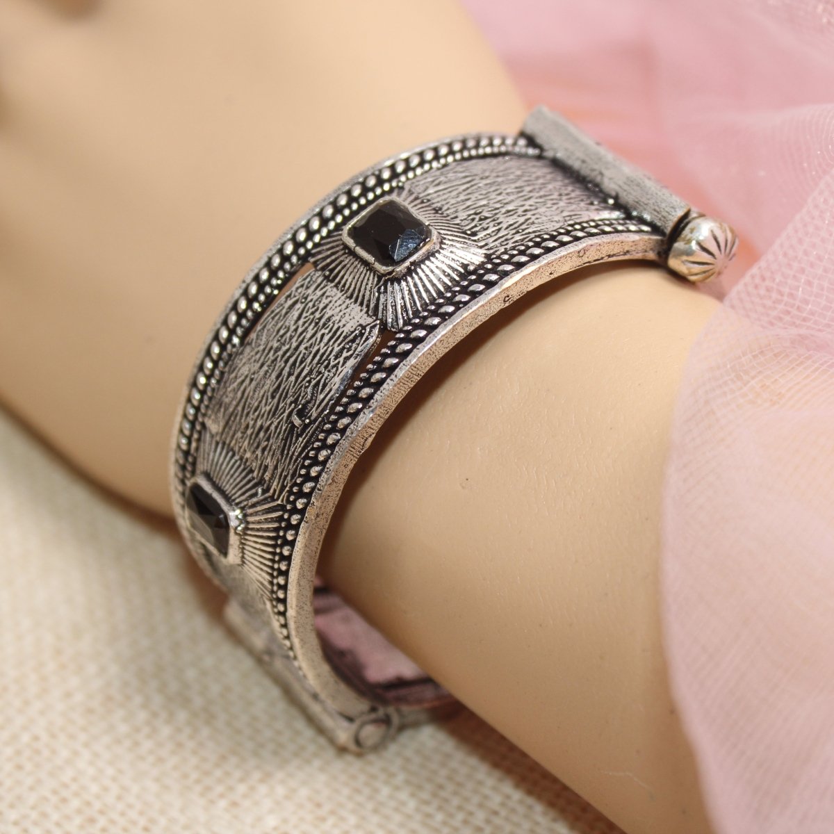 KIA - OXIDISED SILVER LOOK ALIKE KADA - BLACK
