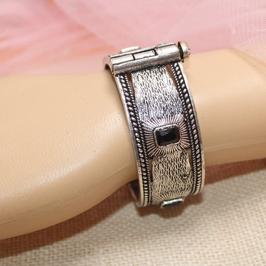 KIA - OXIDISED SILVER LOOK ALIKE KADA - BLACK