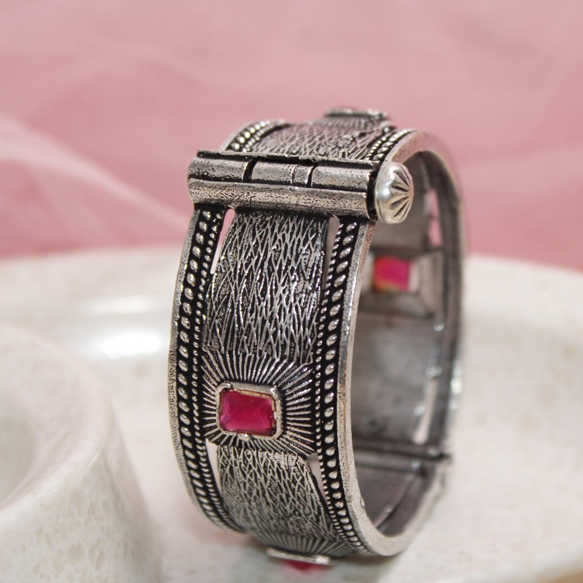 KIA - OXIDISED SILVER LOOK ALIKE KADA - RED