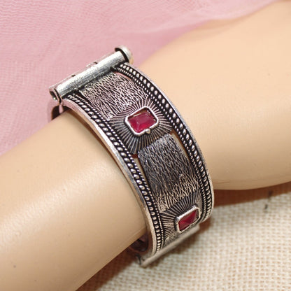 KIA - OXIDISED SILVER LOOK ALIKE KADA - RED