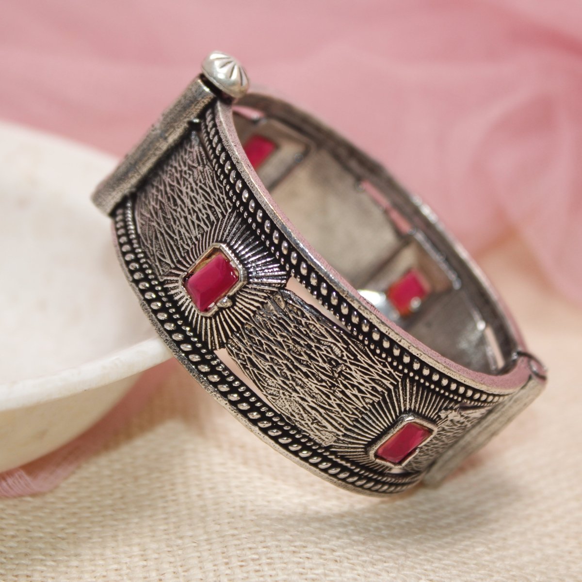 KIA - OXIDISED SILVER LOOK ALIKE KADA - RED