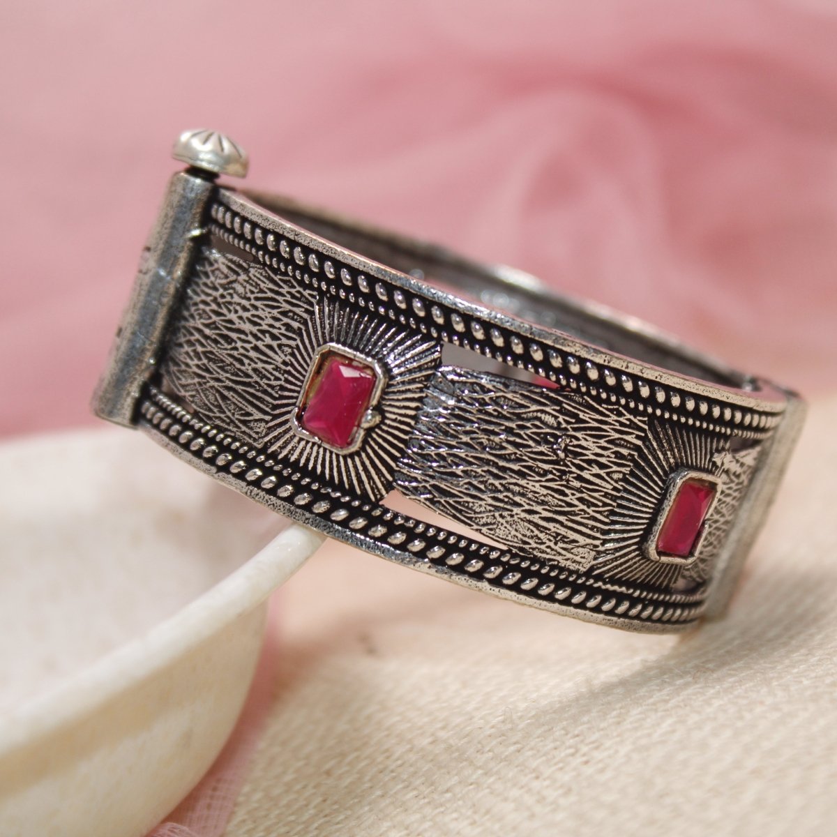 KIA - OXIDISED SILVER LOOK ALIKE KADA - RED