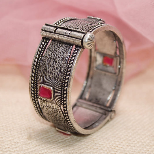 KIA - OXIDISED SILVER LOOK ALIKE KADA - RED